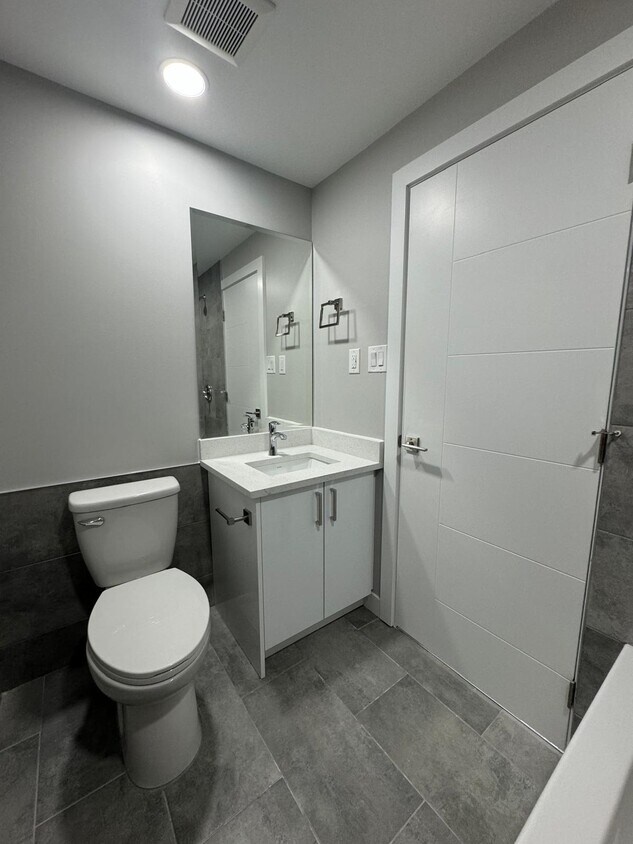 Photo du bâtiment - 9938-88 88 Ave NW