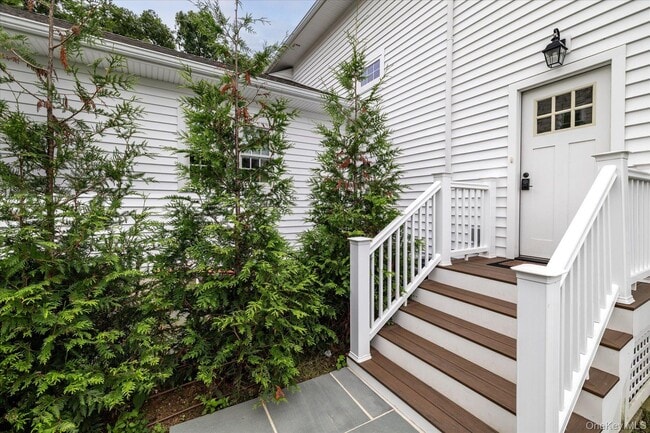 Building Photo - 42 Woodland Ave