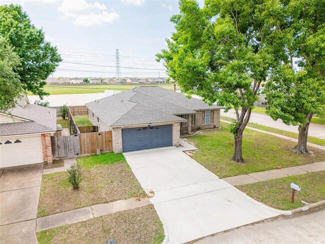 Foto del edificio - 22142 Pearl Lake Dr