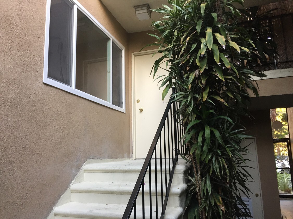 Foto principal - 11956 Gorham Ave