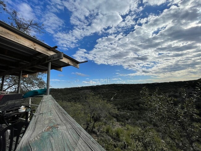 Foto del edificio - NEW ON MARKET // ALL BILLS PAID !