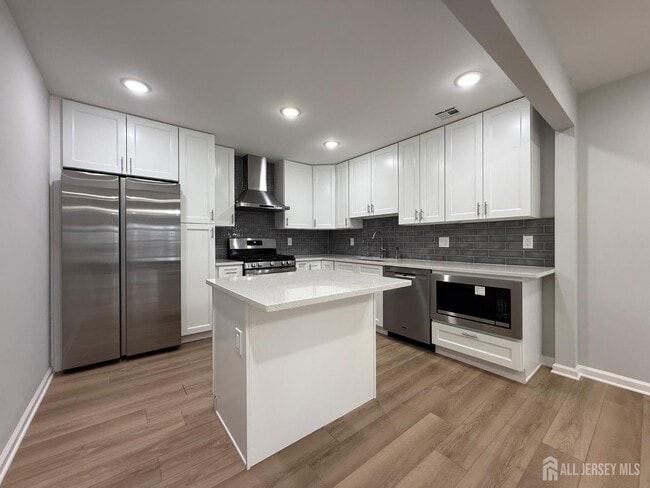 Building Photo - 115 Forest Dr