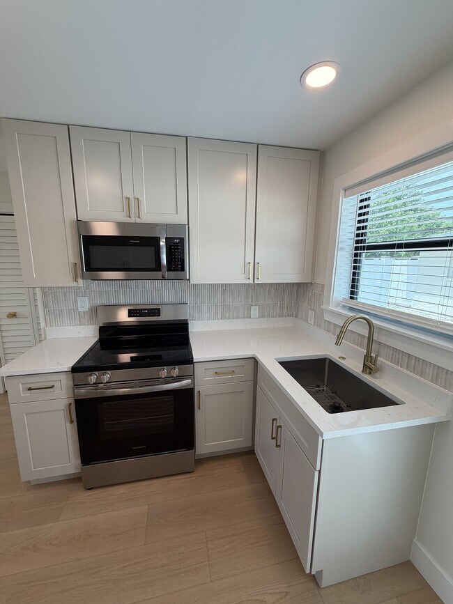 Foto del edificio - 2 Bed/1 Bath - Unit 2