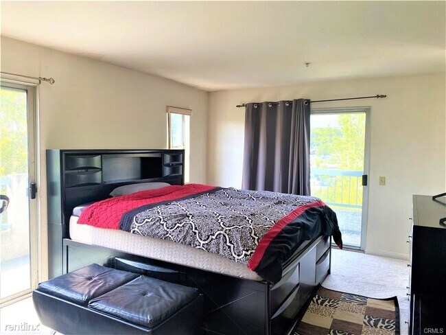 Building Photo - 4 br, 3 bath Condo - 836 W Naomi Ave Unit A