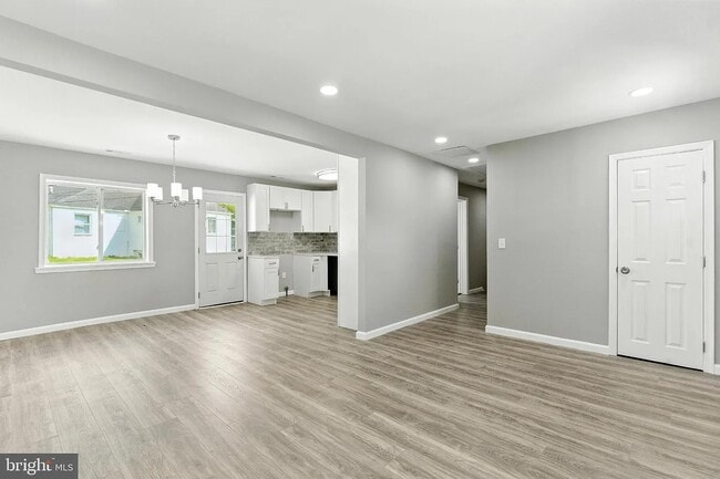 Building Photo - 4722 Raspe Ave