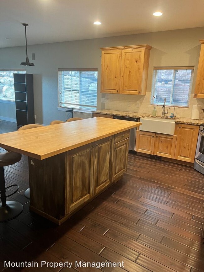 Building Photo - 2 br, 2 bath House - 5133 Cove Canyon #100