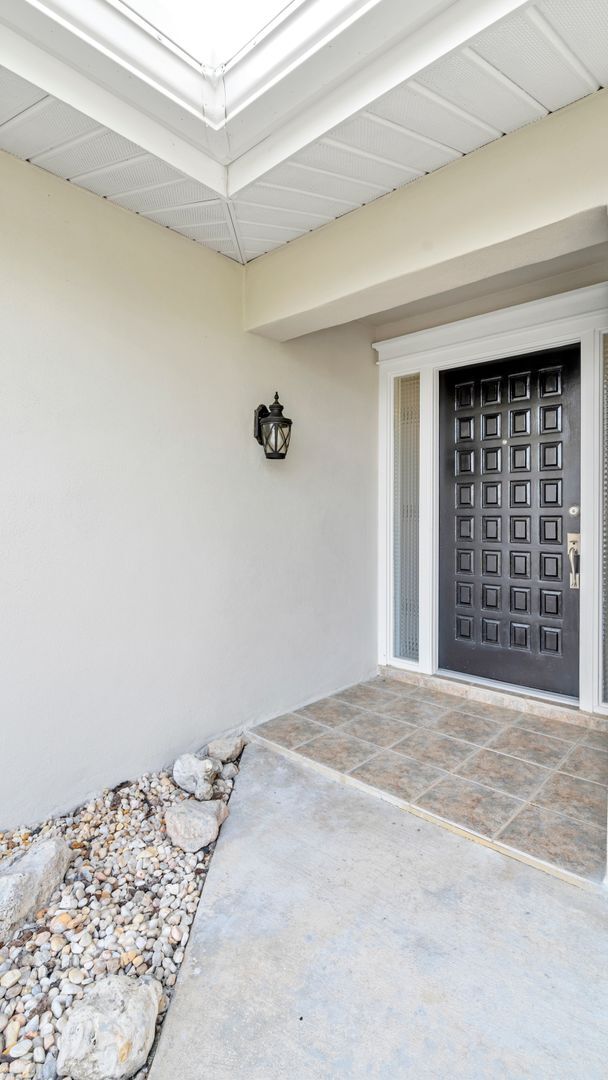 Building Photo - Gorgeous 3br/2ba/2 car gar in Imperial Poi...