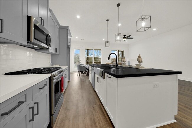 Foto del edificio - 4916 Lavender St