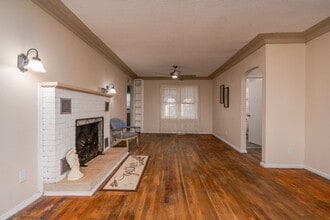 Building Photo - 639 W 4th St