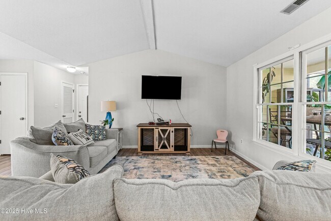 Foto del edificio - 439 Candlewood Dr