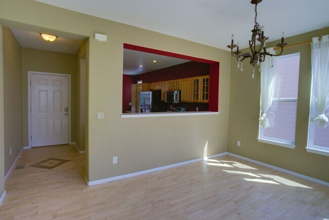 Foto del edificio - Spacious 4-Bedroom Home in Prime Littleton...