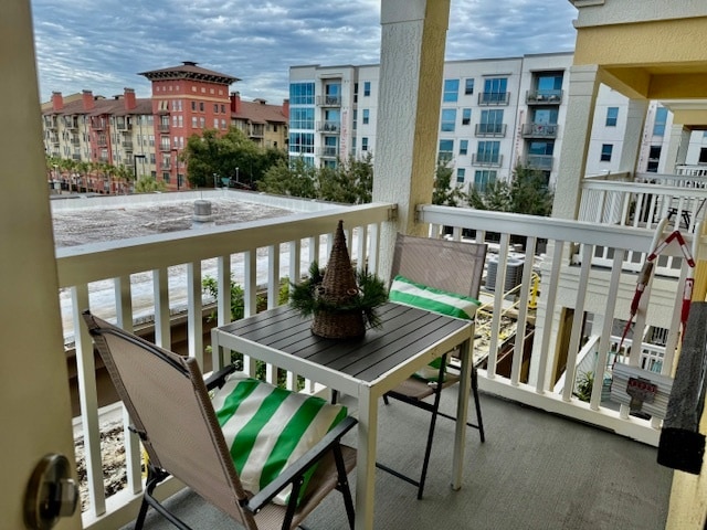 Building Photo - 860 N Orange Ave