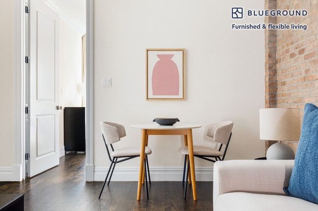 Building Photo - 11 E 7th St