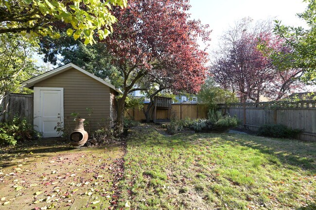 Building Photo - 7526 9th Ave NE