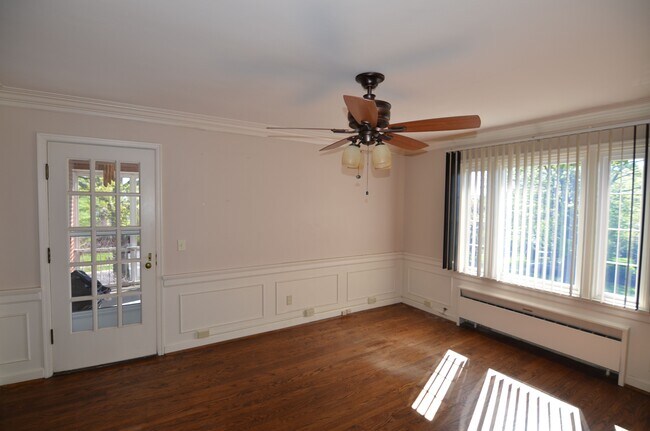 Foto del edificio - 6955 Ken Arbre Dr