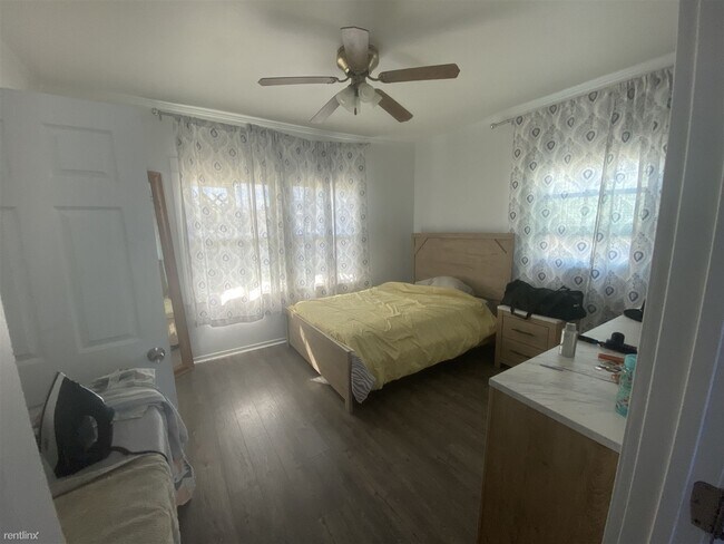 Building Photo - 2 br, 1 bath House - 230 E Malone St