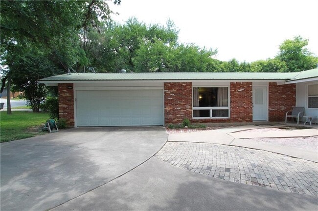 Building Photo - 2305 Wilke Dr