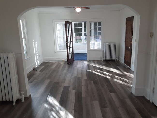 Foto del edificio - 2439 Harriet Ave