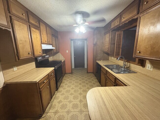 Foto del edificio - Move In Special For This Warm & Spacious L...