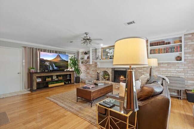 Building Photo - 2828 S Logrun Cir