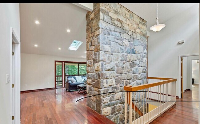 Foto del edificio - 1404 Wolftrap Run Rd
