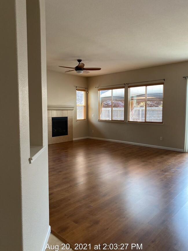 Building Photo - Beautiful Home in a Court