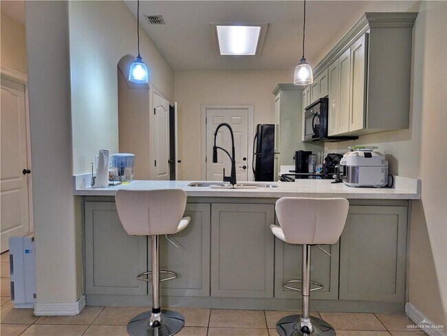 Foto del edificio - 11 Regal Dr