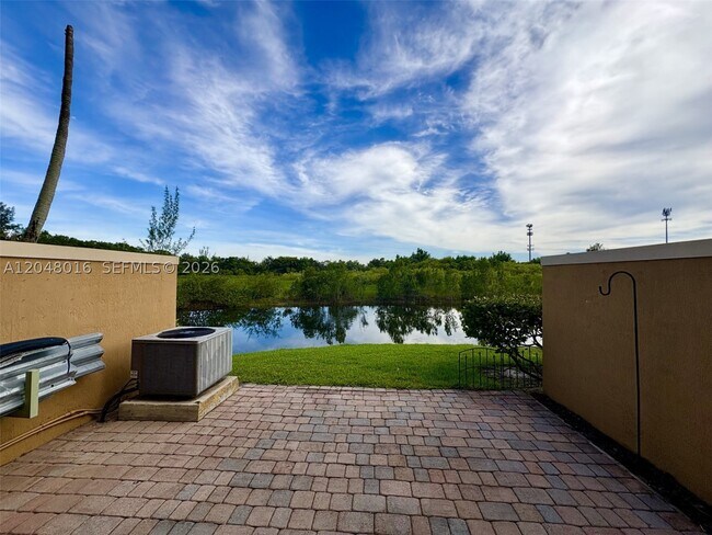 Foto del edificio - 14302 SW 11th St