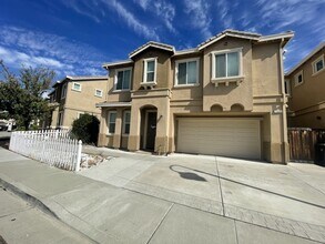 Building Photo - 1348 Encore Dr