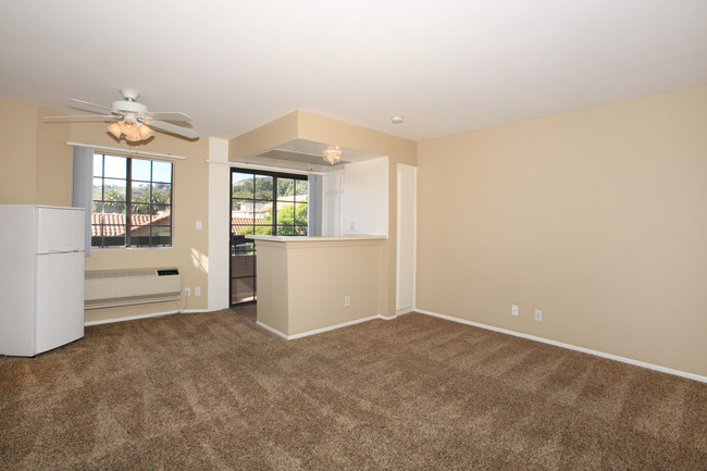 Studio Apartment - Savoy West Apartments