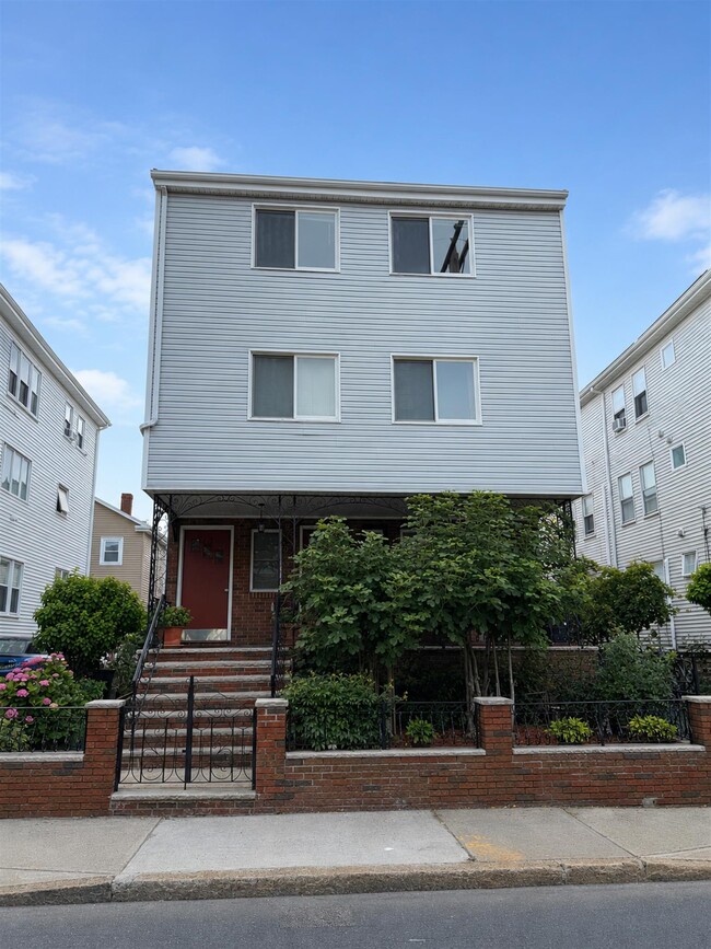 Building Photo - 228 Cedar St
