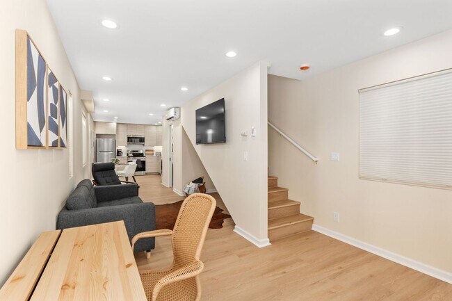 Foto del edificio - New built and fully furnished 2 bed 2. 5 baths in Point Loma