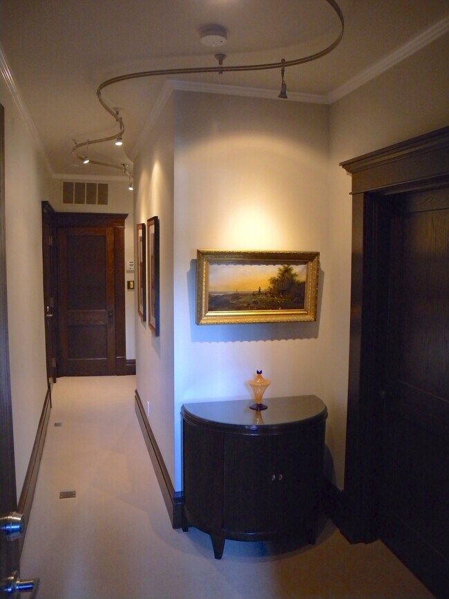 Foto del edificio - 1764 N High St