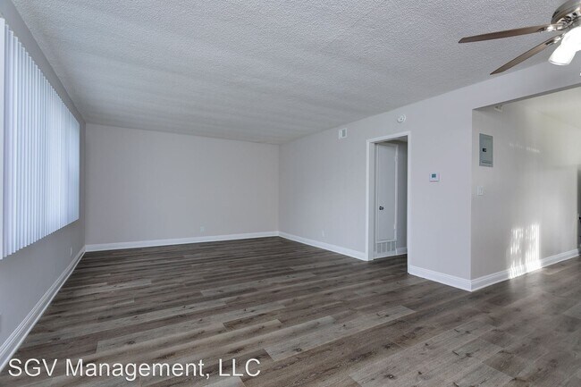 Building Photo - 209-215 E Live Oak St