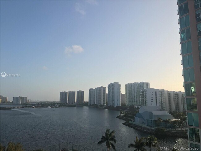 Foto del edificio - 3370 Hidden Bay Dr