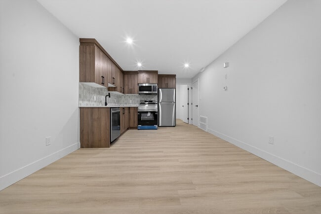 Photo du bâtiment - 8829 122 Ave NW