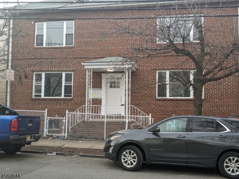 Primary Photo - 704 N 6th St