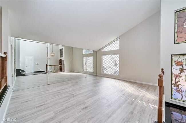 Building Photo - 4 br, 3 bath House - 23741 Burton St