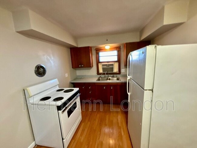 Building Photo - 506 S 6th St