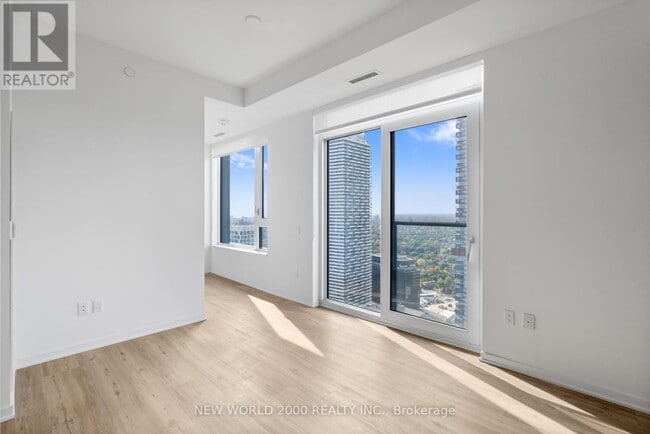 Building Photo - 101 Roehampton Ave