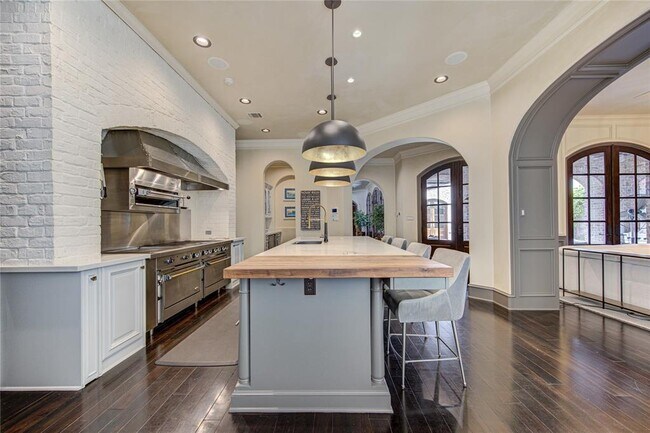 Building Photo - 5110 W Oak Mews