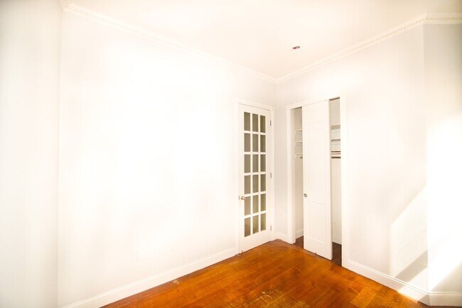 Foto del edificio - 9 W 103rd St