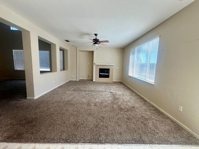 Foto del edificio - Huge Beautiful 5 bed/3 full bath home in N...