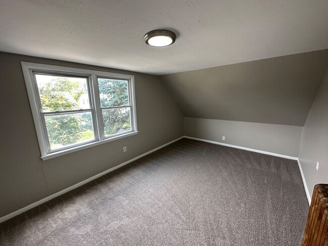 Building Photo - Single Family Home