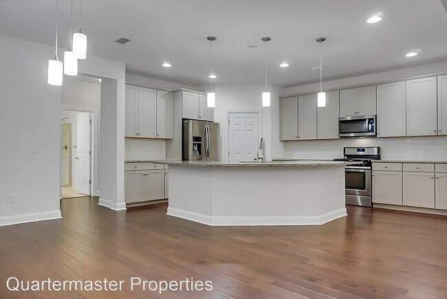 Building Photo - 4 br, 3 bath House - 1500 Roustabout Way