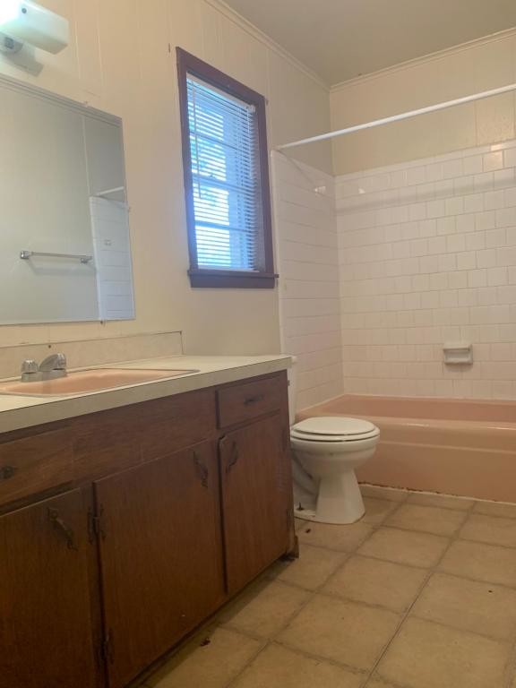 Building Photo - 3408 Maplewood Drive, #2