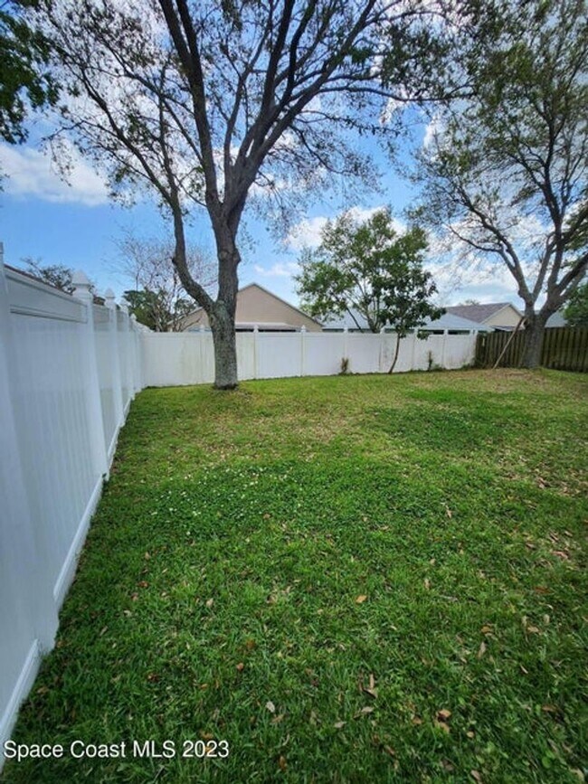 Foto del edificio - 4 BEDRROM HOME IN DESIRABLE AREA IN WEST M...