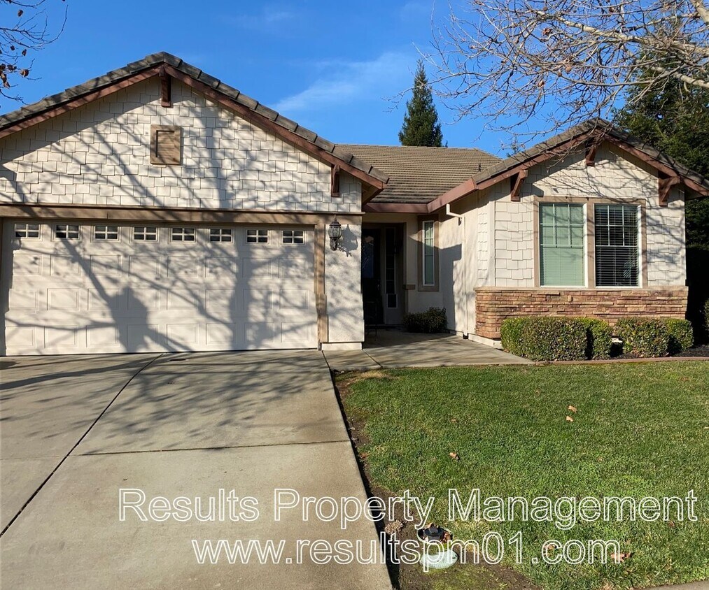 Foto principal - Lincoln 3 Bed 2 Bath Single Story Gem!