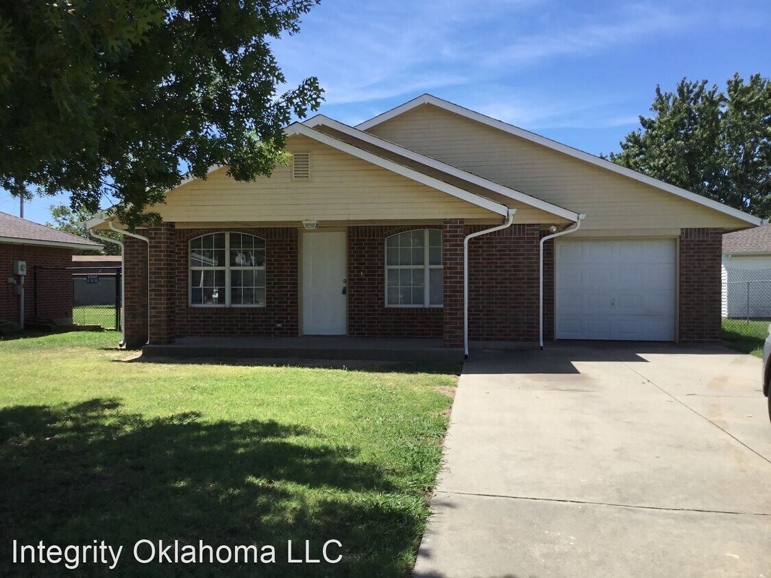 4 br, 2 bath House 1012 NW 14th Street House Rental in Moore, OK