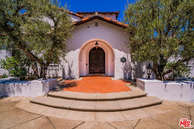 Building Photo - 702 N Maple Dr